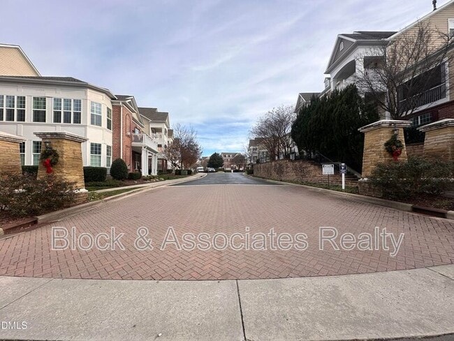 Building Photo - 10520 Sablewood Dr