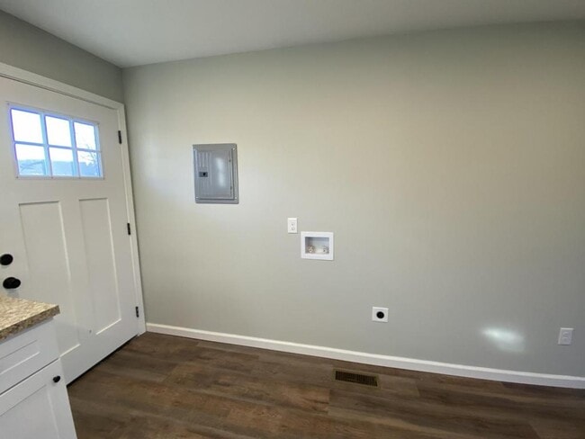Building Photo - 115 Dogwood