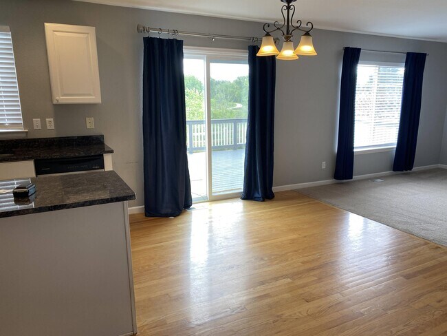 Building Photo - 11960 Meadowood Ln