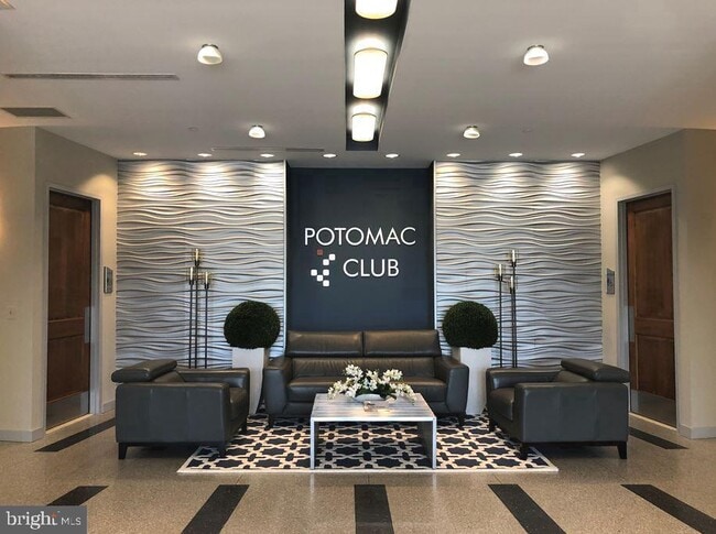 Building Photo - 2456 Eastbourne Dr