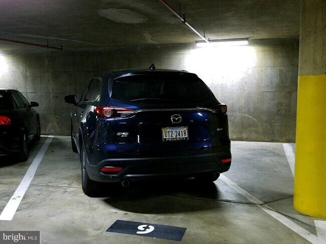 Building Photo - 1001 N Randolph St