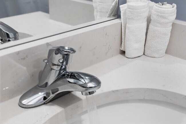 Building Photo - 95 Broadway-SI ID1240368P