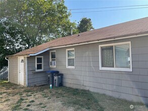 Building Photo - Sheridan duplex bremerton