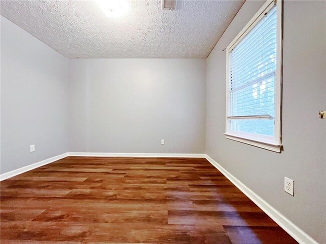 Building Photo - 3060 Oak Meadow Dr