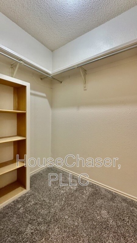 Building Photo - 6814 Hyden Ave