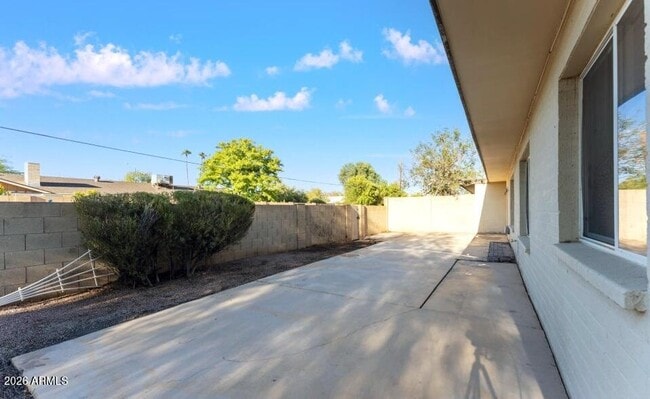 Building Photo - 1702 E Gaylon Dr