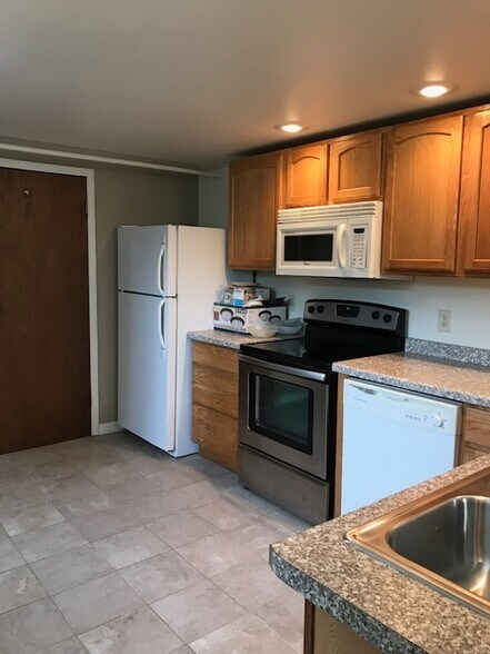 Kitchen - 36264 Kopp St