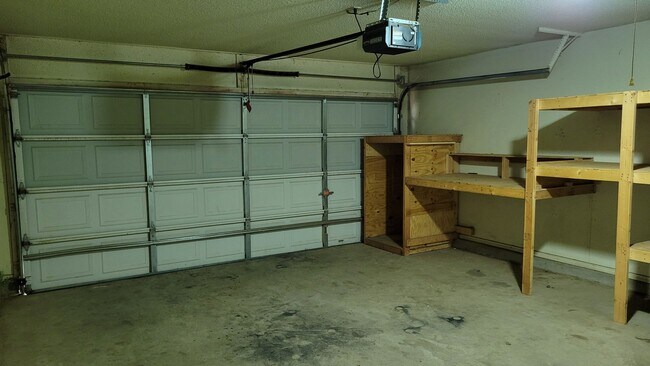 Building Photo - Beautiful Home! Available Spring 2026!