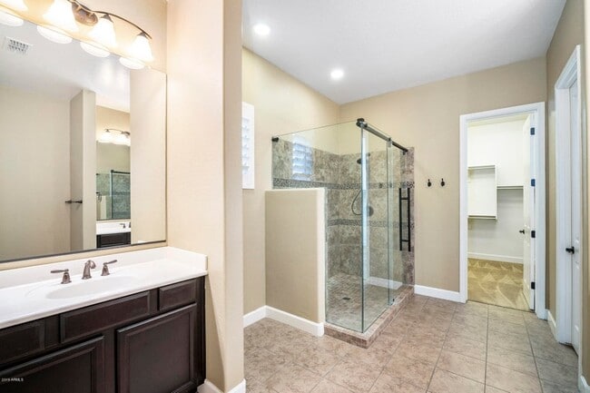 Building Photo - 953 E Boston St