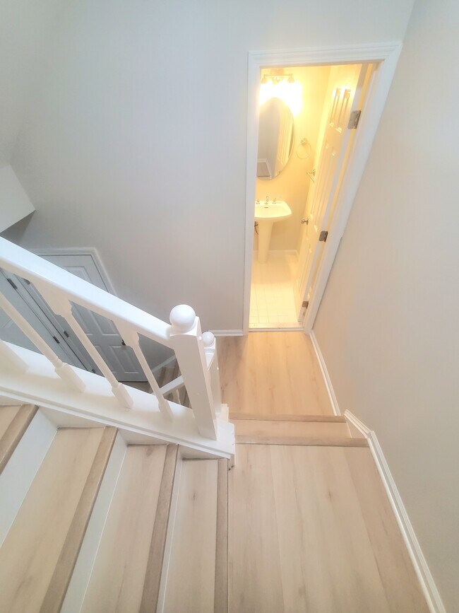 Building Photo - 14142 Betsy Ross Ln