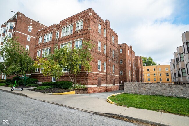 Building Photo - 234 E 9th St