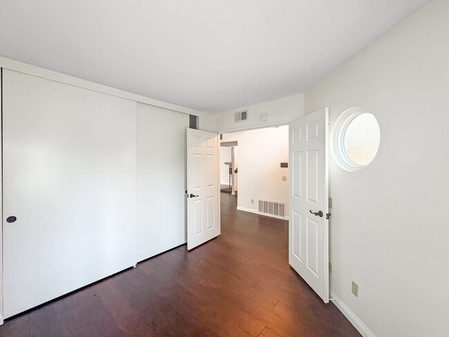 Building Photo - Beautiful 4B/3BA House w/ 2 Car Attached G...
