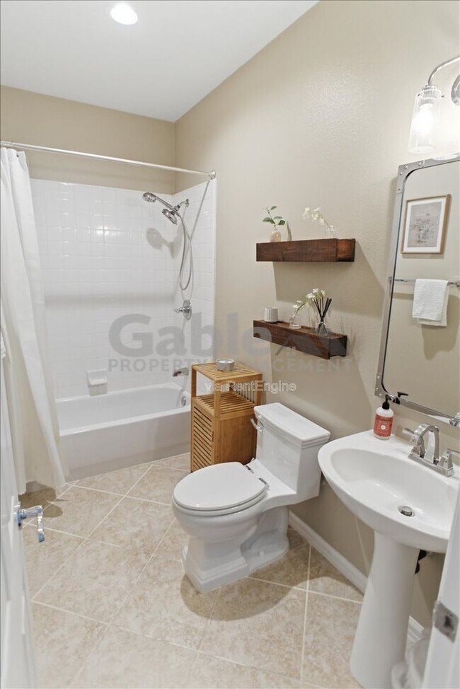Building Photo - 26882 Greenleaf Ct