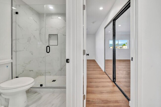 Building Photo - 11845 Hamlin St