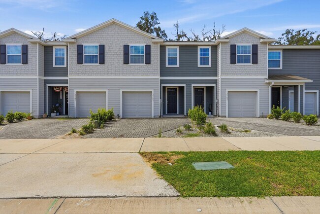 Building Photo - 13753 NW 9 Rd