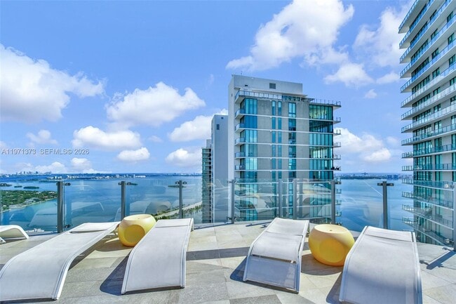 Building Photo - 501 NE 31st St