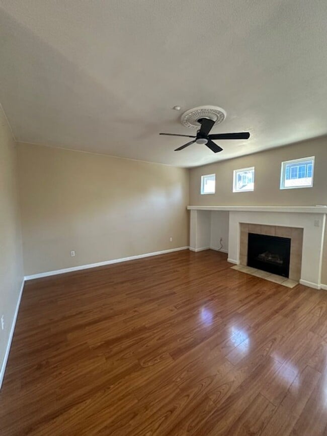 Building Photo - 4 Bedroom in East Woodland