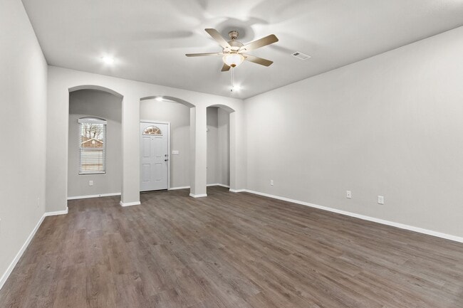 Building Photo - Gorgeous home ready for you!