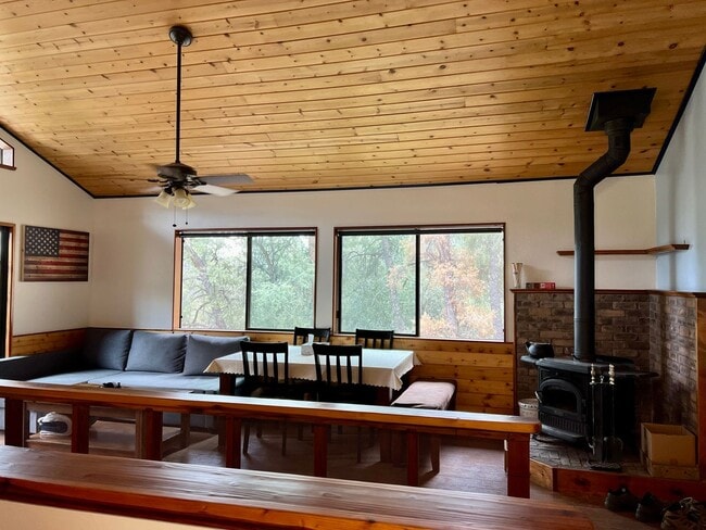 Building Photo - Cozy 3-Bed 2-Bath Cabin-Style Home Nestled...