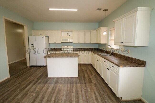 Building Photo - Large Family Home in Moody AL