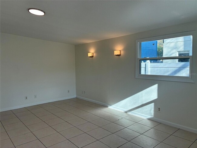 Building Photo - 6905 S Trask St