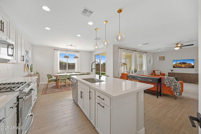 Building Photo - 11716 N 168th Dr