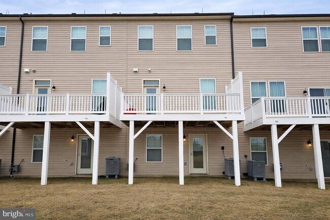 Building Photo - 210 Southwind Dr