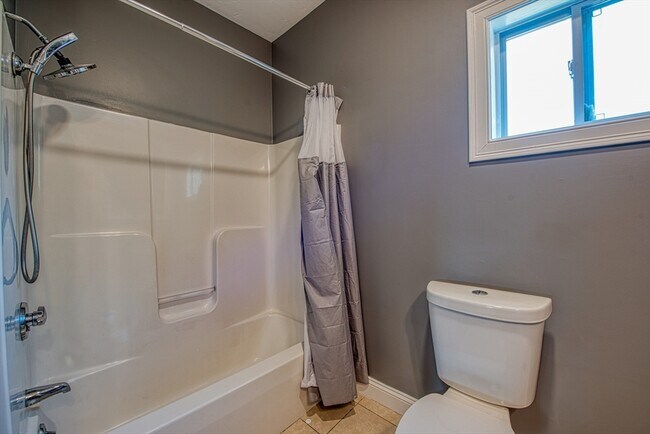 Building Photo - 970 N Main St