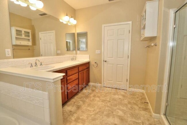 Building Photo - 217 Barnhill Dr