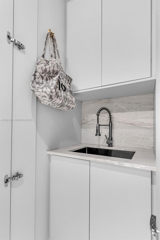 Building Photo - 20281 E Country Club Dr