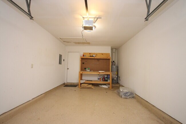 Building Photo - Charming Renovated 3/2 Cottage with Granit...