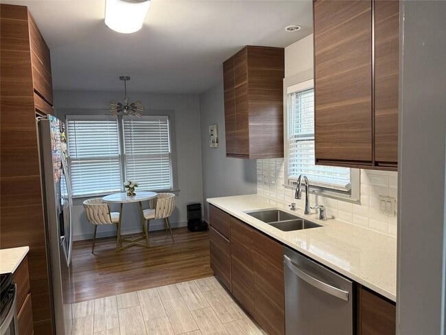 Building Photo - 4472 Calumet Dr NW