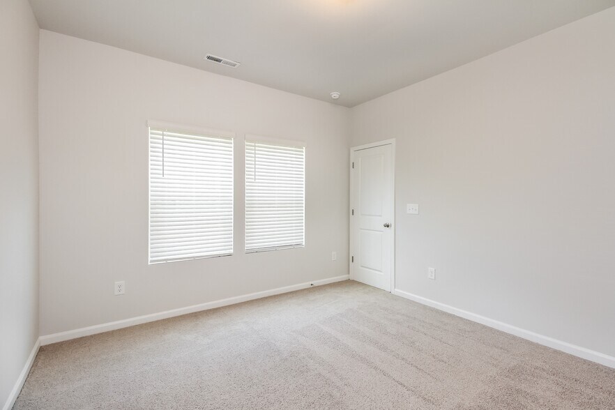 Building Photo - 7260 Bellacroft Dr