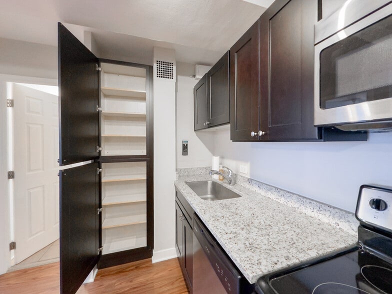 Building Photo - 4180 N Marine Dr