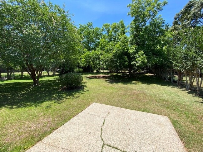 Building Photo - 902 Landview Dr