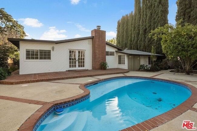 Building Photo - 15005 Killion St