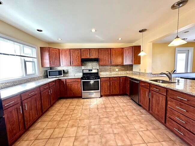 Building Photo - 86 Palfrey Rd