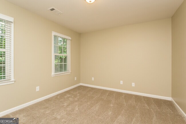 Building Photo - 320 Sumter Dr NE