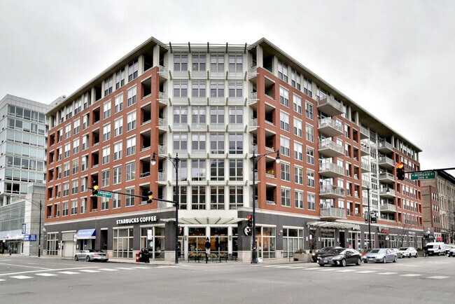 Primary Photo - 1001 W Madison St
