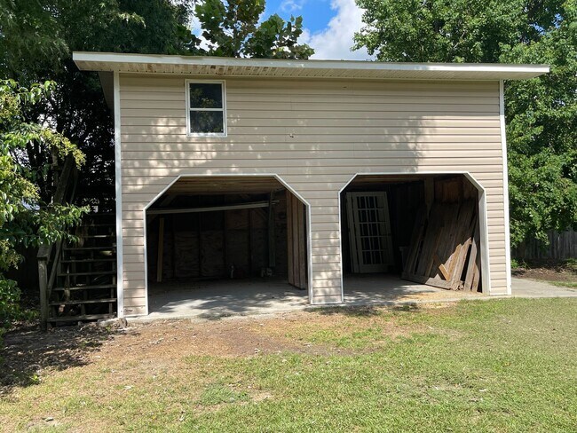 Building Photo - 104 Timber Ln