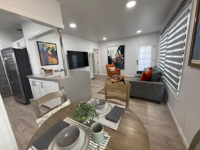 Building Photo - 423