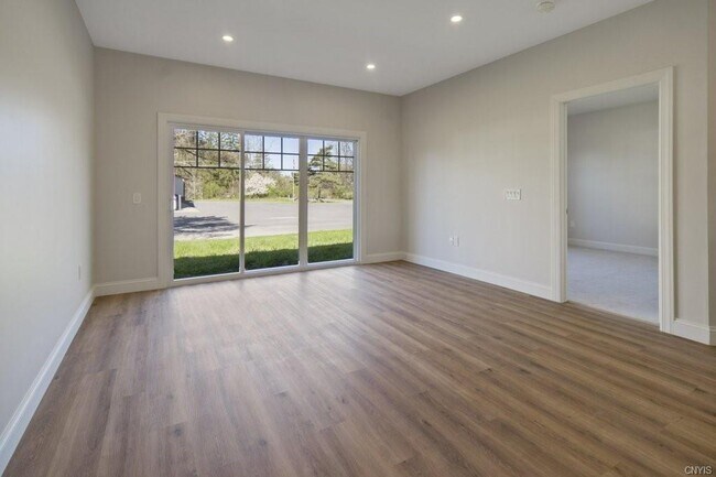 Building Photo - 129 Oakcrest Rd