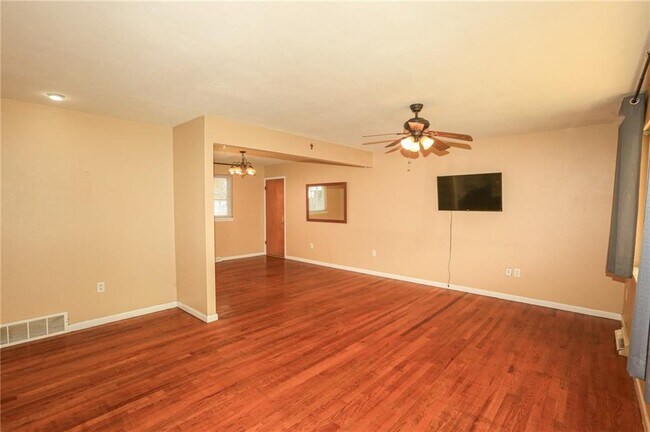 Building Photo - 804 NW 8 St