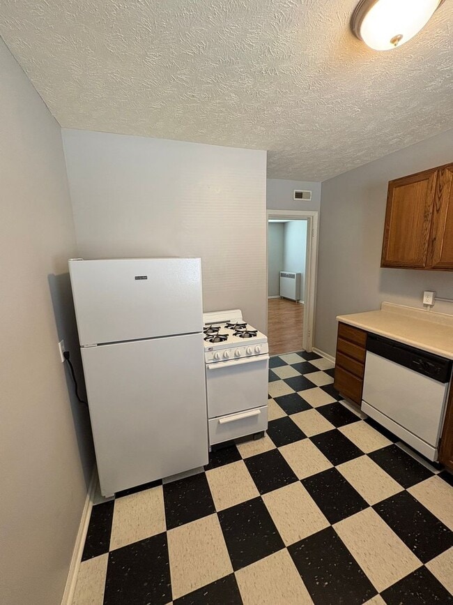Building Photo - 3166 Davenport St