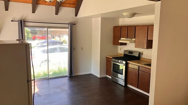 Building Photo - *LONG TERM RENTAL* Unfurnished