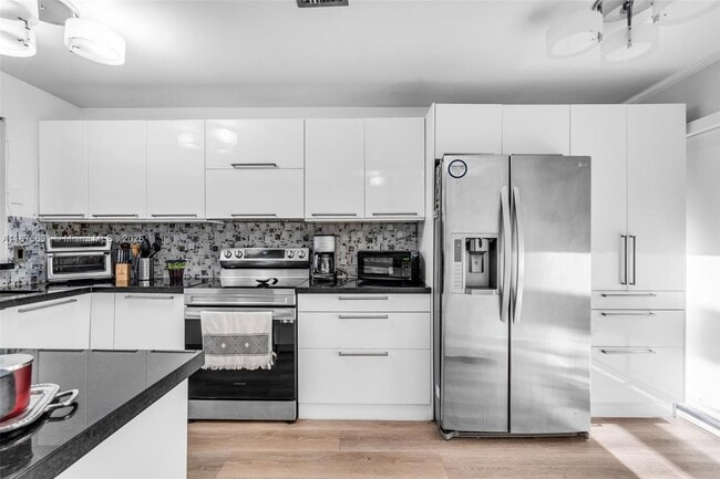 Building Photo - 9931 Costa Del Sol Blvd