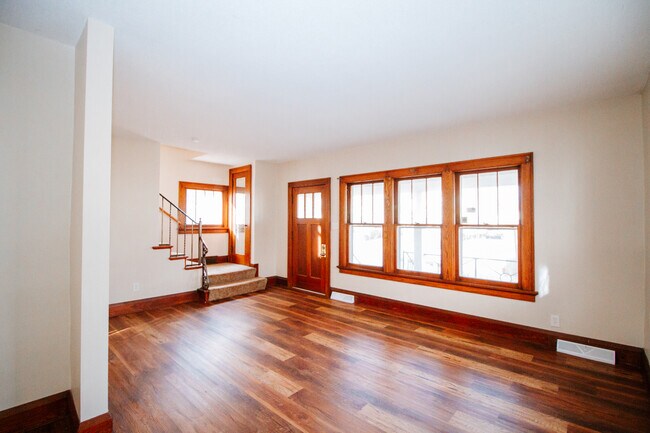 Building Photo - 513 Hampton Ave