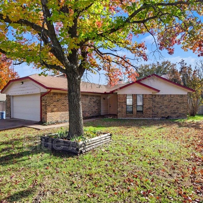 Building Photo - 1009 W Hills Terrace