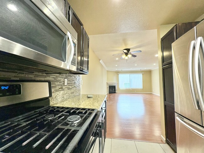 Building Photo - 14542 Burbank Blvd