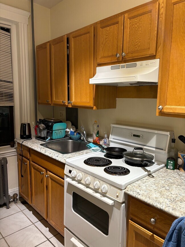 Building Photo - 6 Sutherland Rd